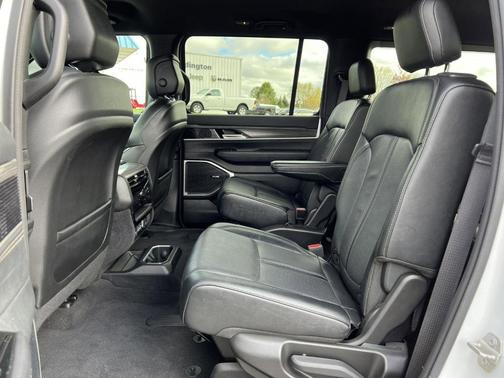 Bright White Clearcoat 2024 Jeep Wagoneer Series II