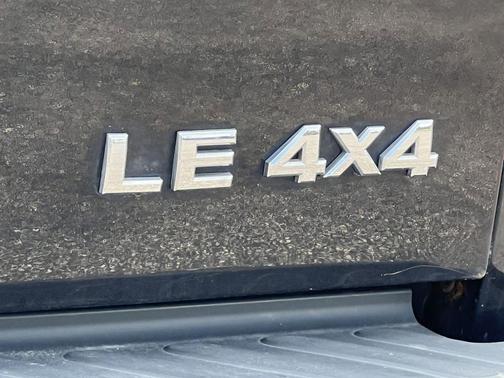 2005 Nissan Frontier LE Crew Cab