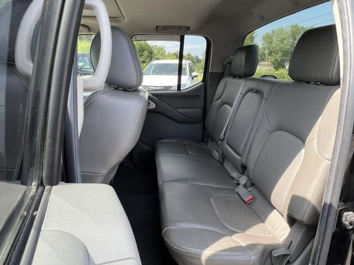 2005 Nissan Frontier LE Crew Cab