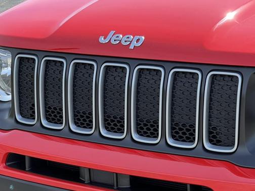 Red 2022 Jeep Renegade Latitude