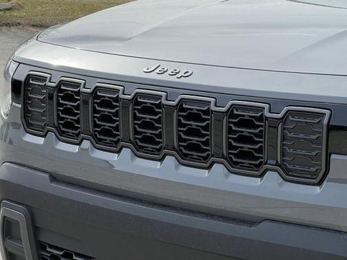 Sting Gray Clearcoat 2026 Jeep Cherokee LAREDO/LIMITED