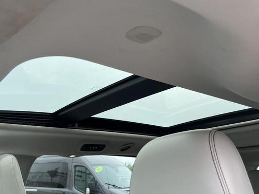 White 2017 Chrysler Pacifica Limited