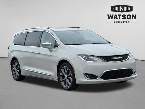 White 2017 Chrysler Pacifica Limited