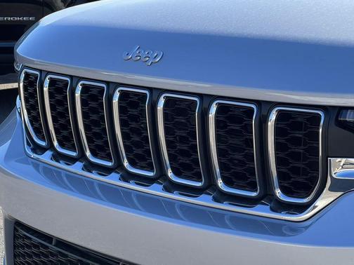 2026 Jeep Grand Cherokee Laredo