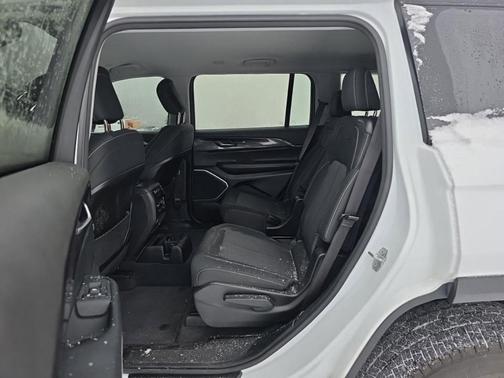 2022 Jeep Grand Cherokee L Laredo