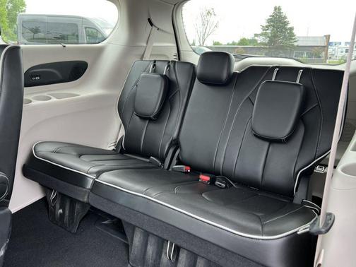 Fathom Blue Pearlcoat 2023 Chrysler Pacifica Limited
