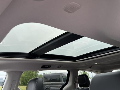 Fathom Blue Pearlcoat 2023 Chrysler Pacifica Limited