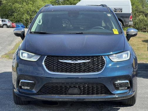 Fathom Blue Pearlcoat 2023 Chrysler Pacifica Limited