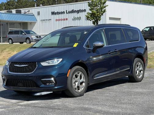 Fathom Blue Pearlcoat 2023 Chrysler Pacifica Limited