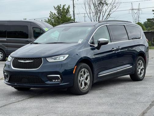 Fathom Blue Pearlcoat 2023 Chrysler Pacifica Limited