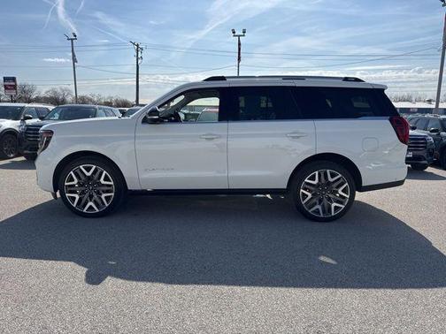 Star White Metallic Tri-Coat 2025 Ford Expedition Platinum