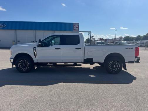 Oxford White 2024 Ford F-250 XLT