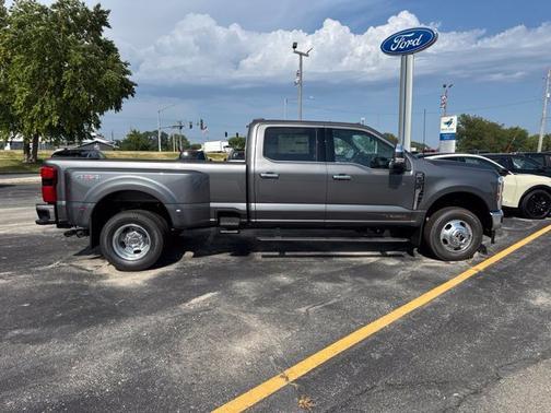 Carbonized Gray Metallic 2026 Ford F-350 Lariat