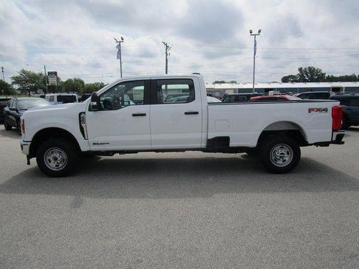 Oxford White 2025 Ford F-250 XL