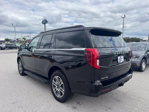 Agate Black Metallic 2026 Ford Expedition Active 4x2