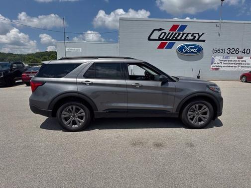 Carbonized Gray Metallic 2026 Ford Explorer Active (200A) 4WD