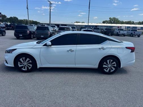 Glacier White 2022 Nissan Altima 2.5 S
