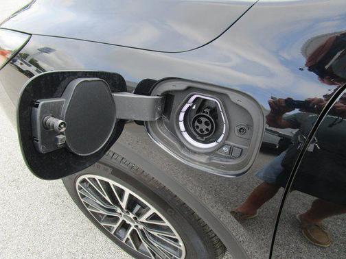 Agate Black Metallic 2024 Ford Escape PHEV SE