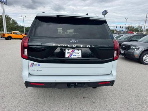Space Silver Metallic 2025 Ford Expedition Active 4x2