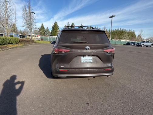 2022 Toyota Sienna Platinum 7 Passenger