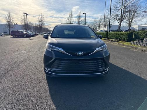 2022 Toyota Sienna Platinum 7 Passenger