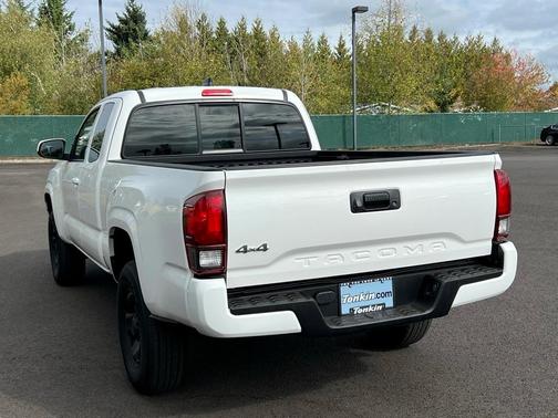 2022 Toyota Tacoma SR