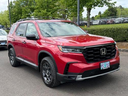 Radiant Red Metallic II 2025 Honda Pilot TrailSport