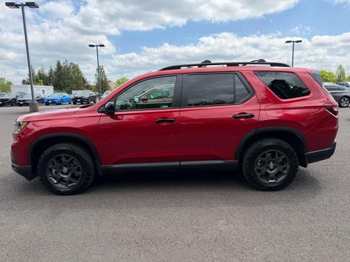 Radiant Red Metallic II 2025 Honda Pilot TrailSport