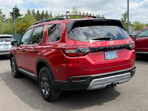 Radiant Red Metallic II 2025 Honda Pilot TrailSport