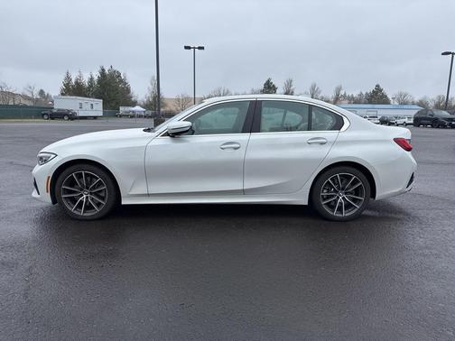 2022 BMW 330 i xDrive