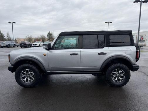 Iconic Silver Metallic 2022 Ford Bronco Badlands