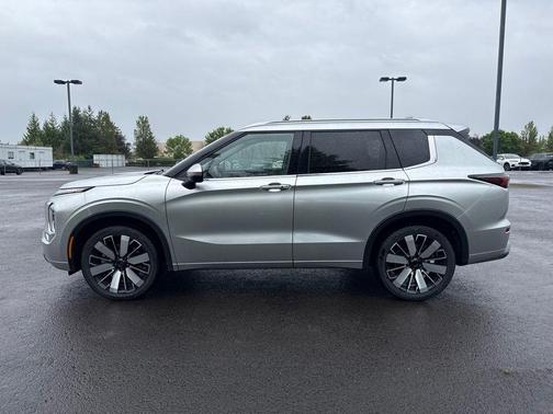 Alloy Silver Metallic 2025 Mitsubishi Outlander SEL