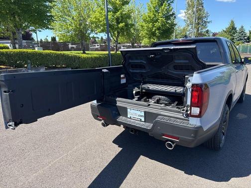 Sonic Gray Pearl 2026 Honda Ridgeline Black Edition Two-Tone