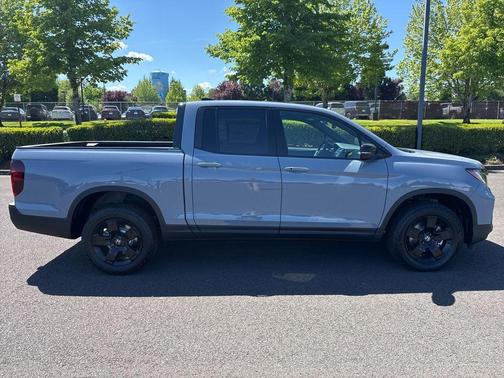 Sonic Gray Pearl 2026 Honda Ridgeline Black Edition Two-Tone