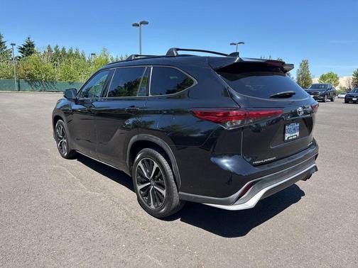 Midnight Black Metallic 2021 Toyota Highlander XSE