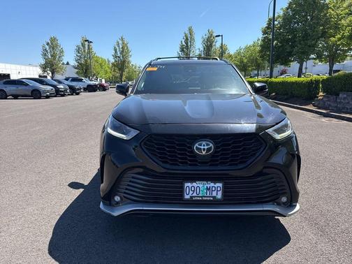 Midnight Black Metallic 2021 Toyota Highlander XSE