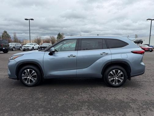 2022 Toyota Highlander Hybrid XLE