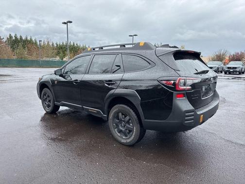 Crystal Black Silica 2023 Subaru Outback Wilderness