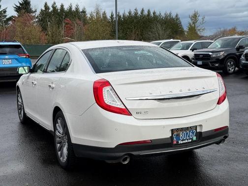 2015 Lincoln MKS Base