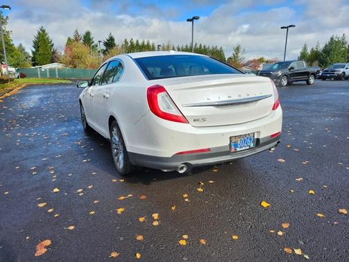 2015 Lincoln MKS Base