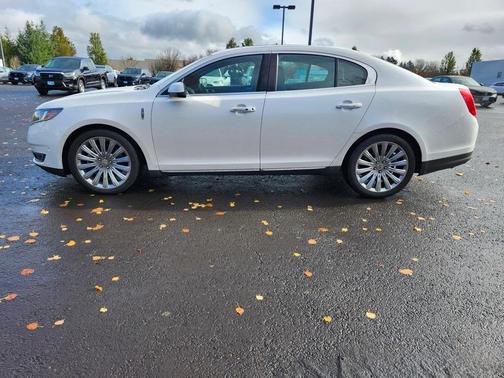 2015 Lincoln MKS Base