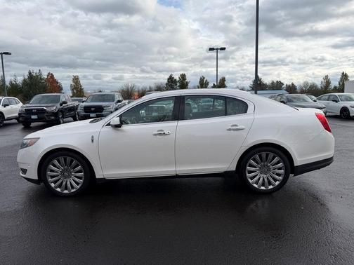 2015 Lincoln MKS Base