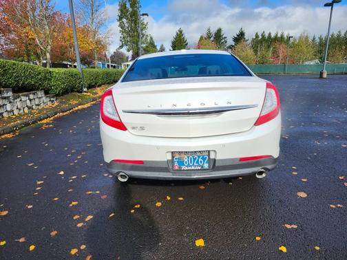 2015 Lincoln MKS Base