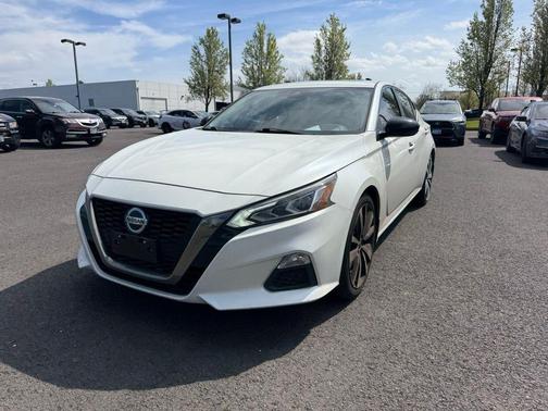 White 2020 Nissan Altima 2.5 SR