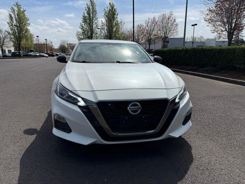 White 2020 Nissan Altima 2.5 SR