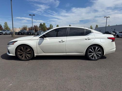 White 2020 Nissan Altima 2.5 SR