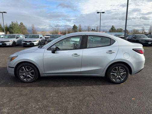 2019 Toyota Yaris Sedan LE