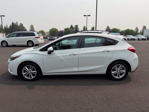 Summit White 2017 Chevrolet Cruze LT