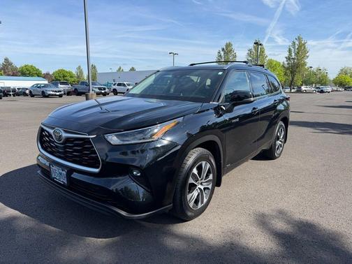 Midnight Black Metallic 2021 Toyota Highlander Hybrid XLE