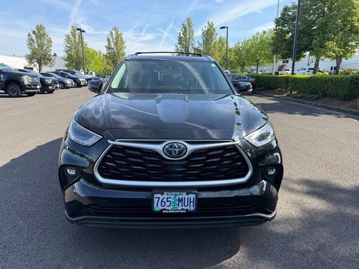 Midnight Black Metallic 2021 Toyota Highlander Hybrid XLE
